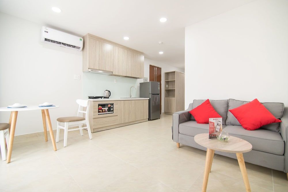 Reddoorz Premium Near Etown 3 Deluxe Room 10