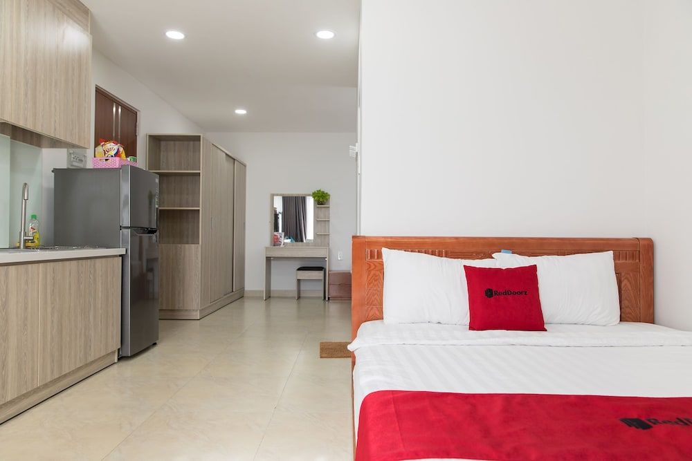 undefined Reddoorz Premium Near Etown 3 7