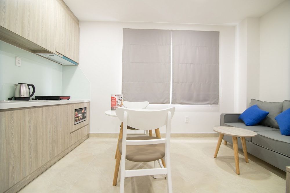 Reddoorz Premium Near Etown 3 Superior Room 6