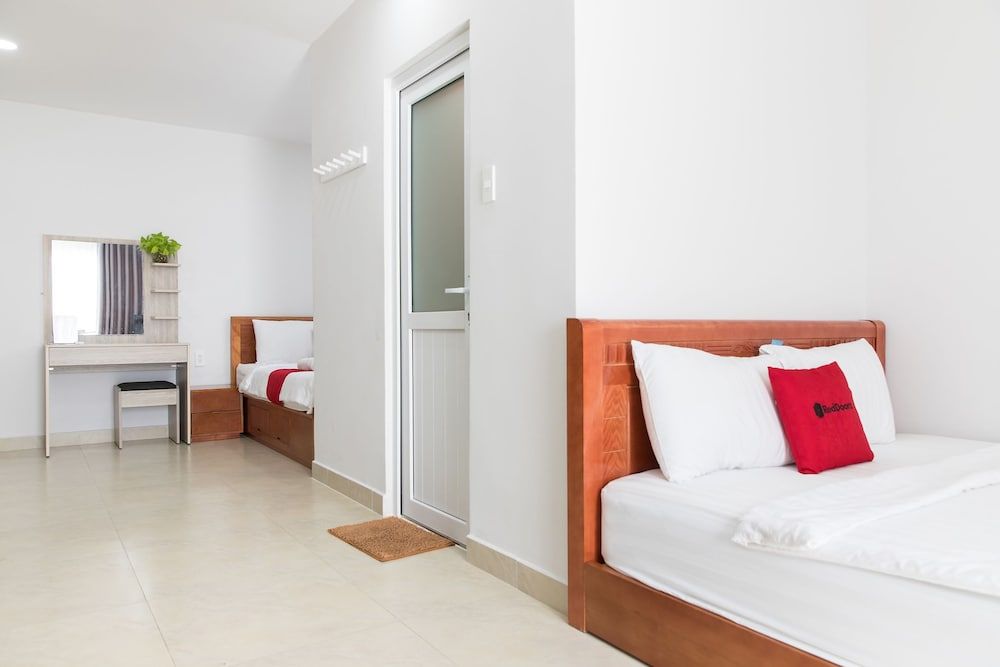 undefined Reddoorz Premium Near Etown 3 10