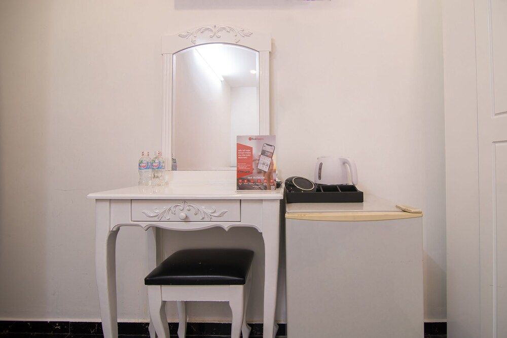 RedDoorz @ Bui Vien Walking Street 3 Superior Twin Room 2