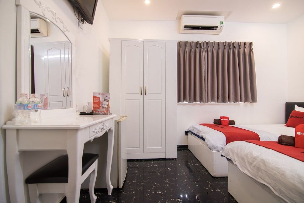 RedDoorz @ Bui Vien Walking Street 3 Superior Twin Room 4