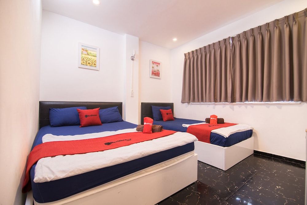 RedDoorz @ Bui Vien Walking Street 3 Triple Room 4