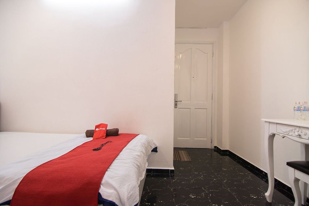 RedDoorz @ Bui Vien Walking Street 3 Superior Twin Room 6