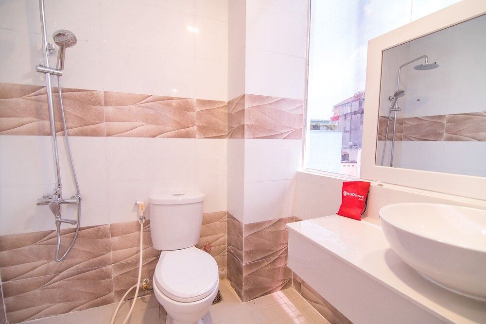 RedDoorz Plus near Tan Dinh Market 2 Superior Room 28