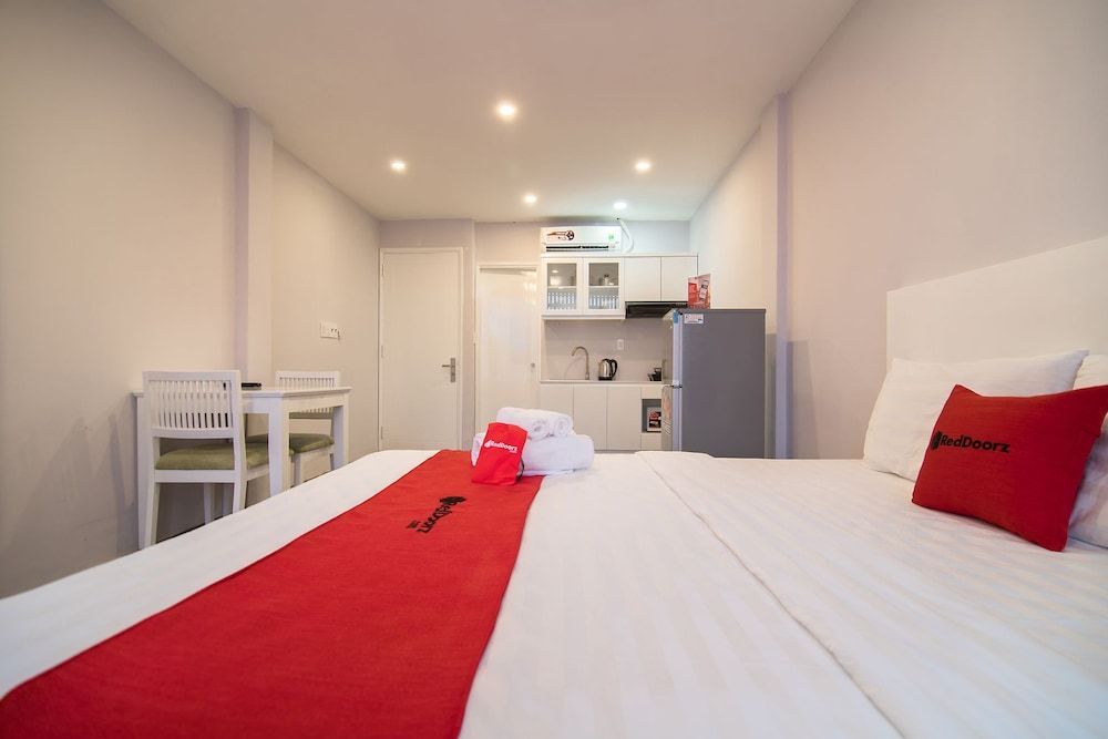 undefined RedDoorz Plus near Tan Dinh Market 2 5