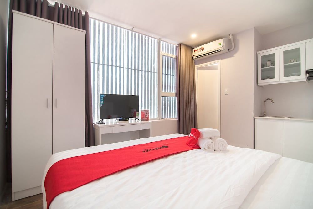 RedDoorz Plus near Tan Dinh Market 2 Standard Double Room 4