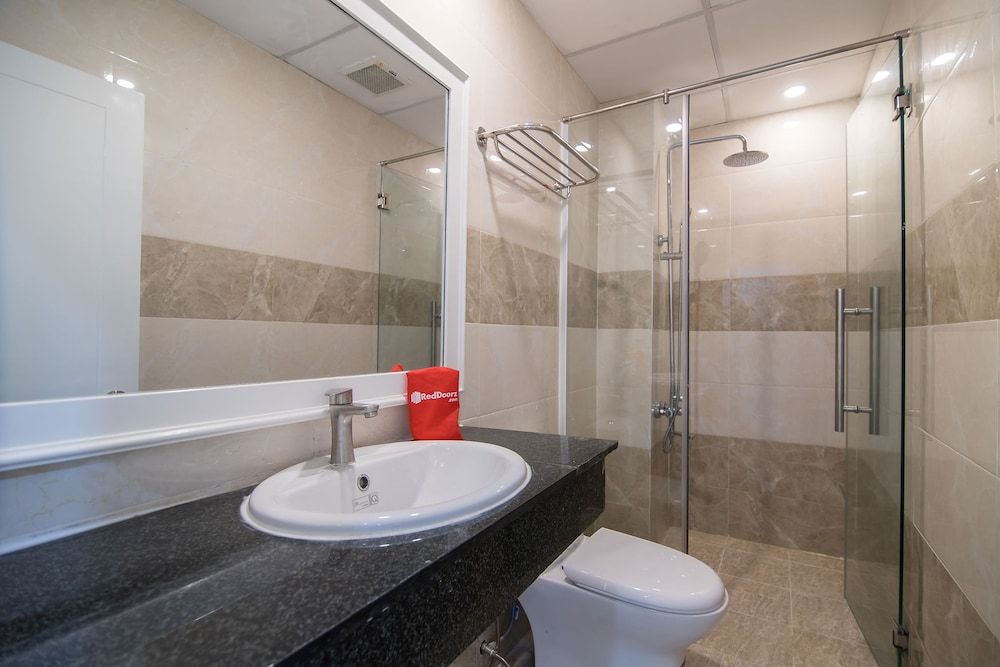 RedDoorz Plus near Tan Dinh Market 2 Superior Room 29