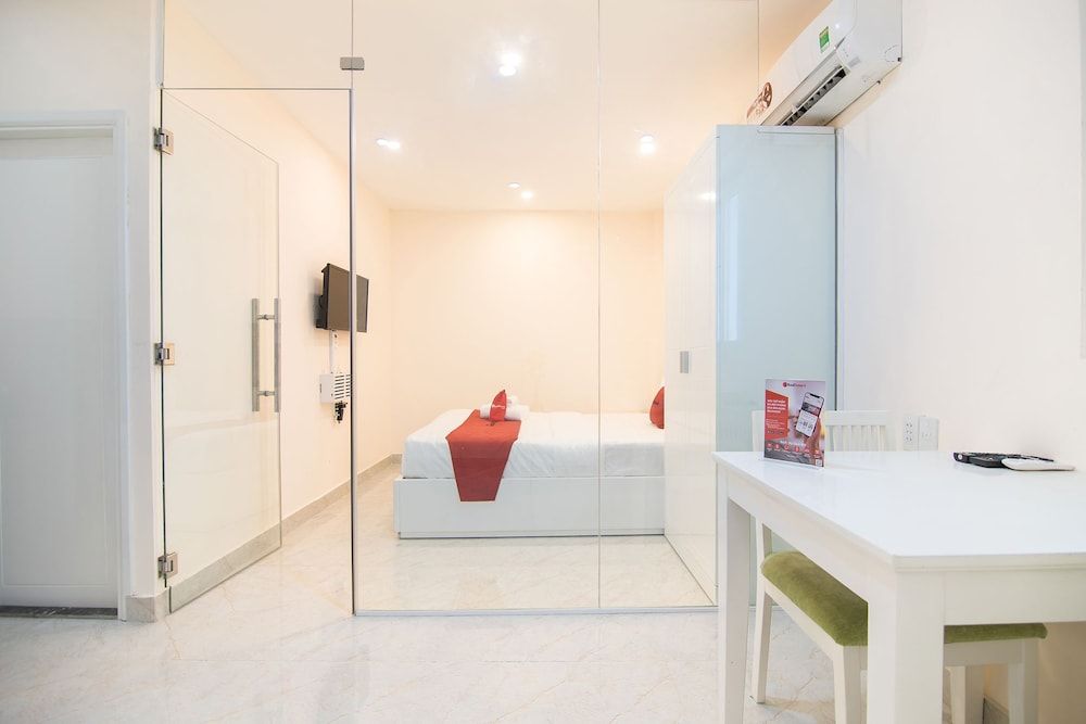 undefined RedDoorz Plus near Tan Dinh Market 2 4