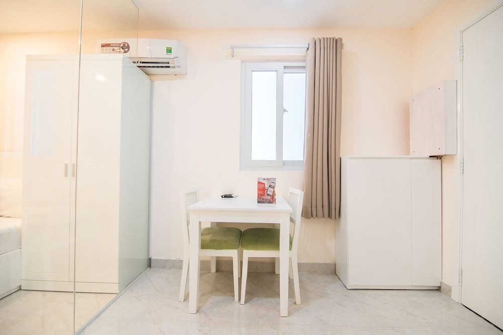 RedDoorz Plus near Tan Dinh Market 2 Superior Room 15