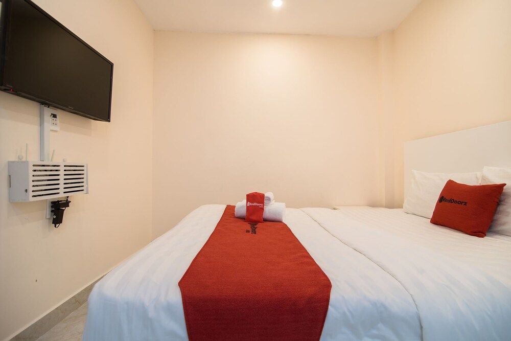 undefined RedDoorz Plus near Tan Dinh Market 2 10