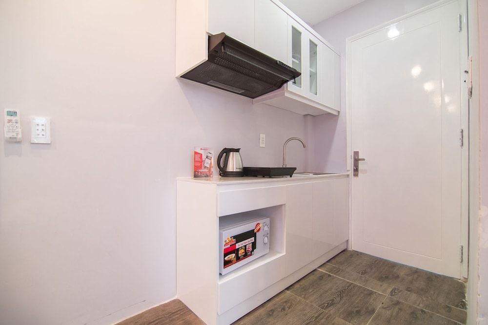 RedDoorz Plus near Tan Dinh Market 2 Superior Room 9