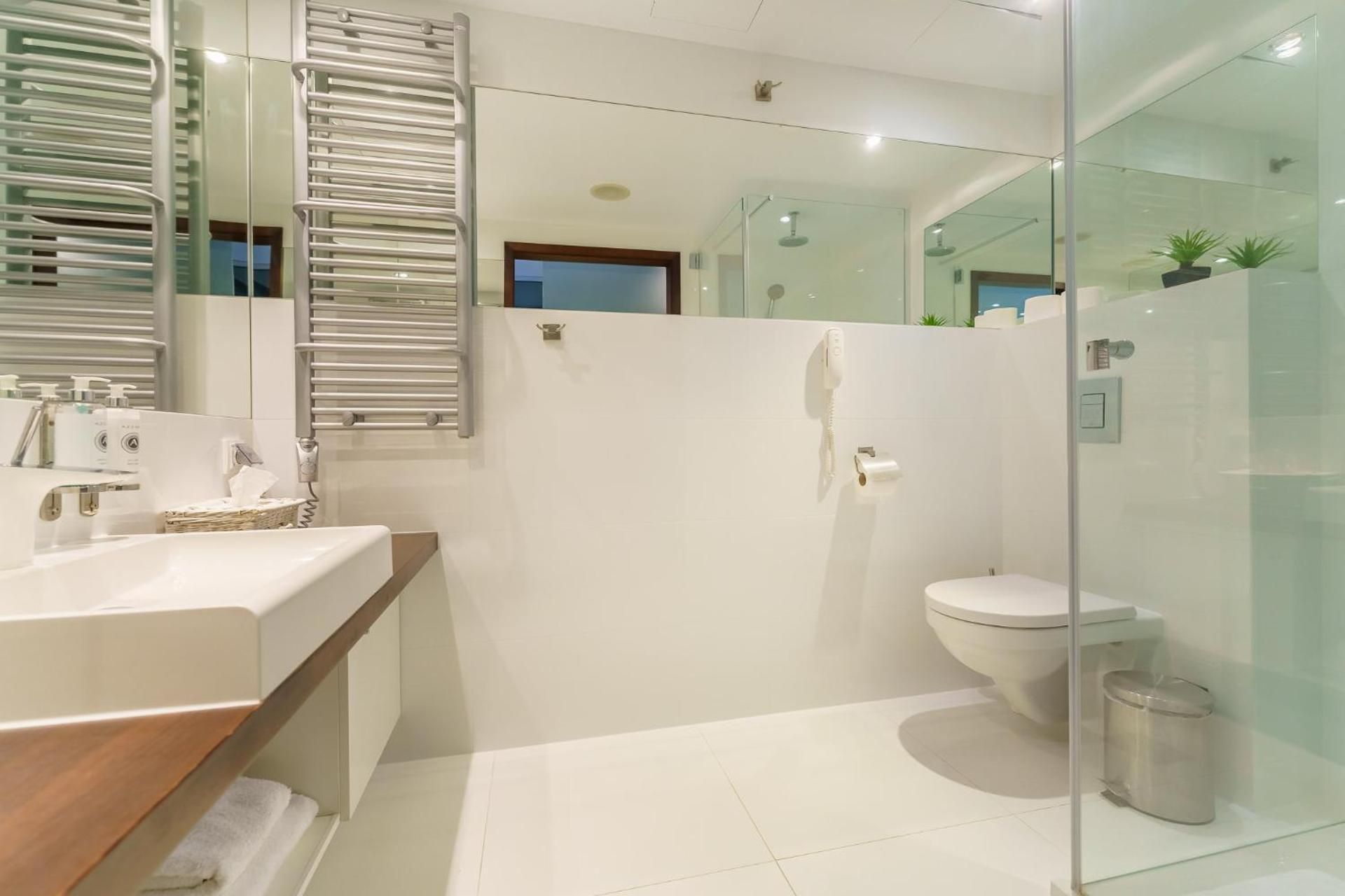 One-Bedroom Apartment with Sea View