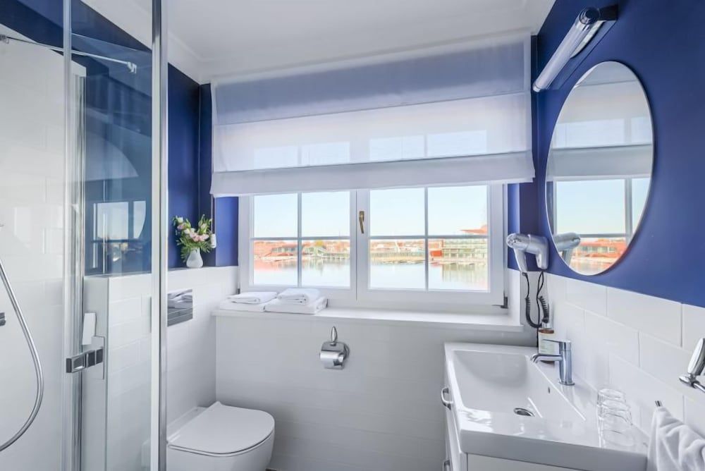 Hotel Amax Premium Double Room (with shower) 3