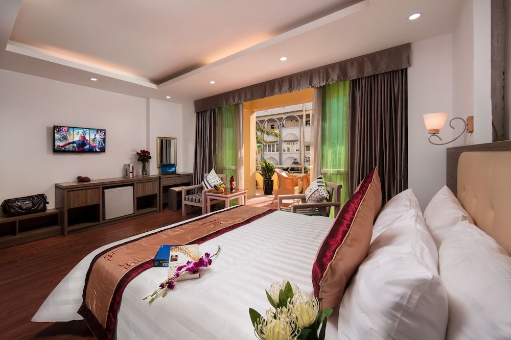 undefined Van Mieu Hotel 3