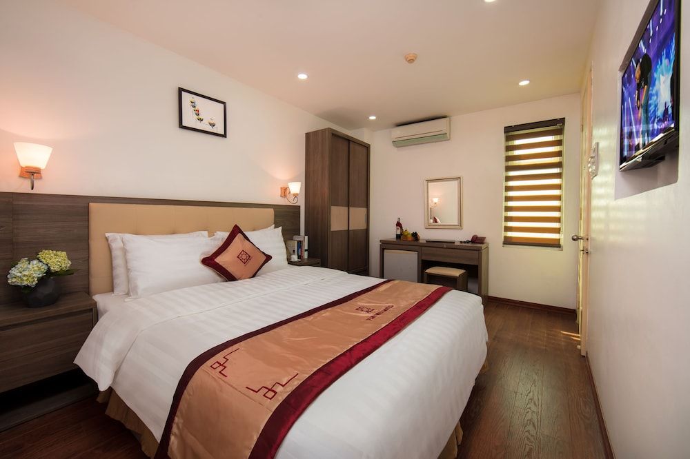 undefined Van Mieu Hotel 2