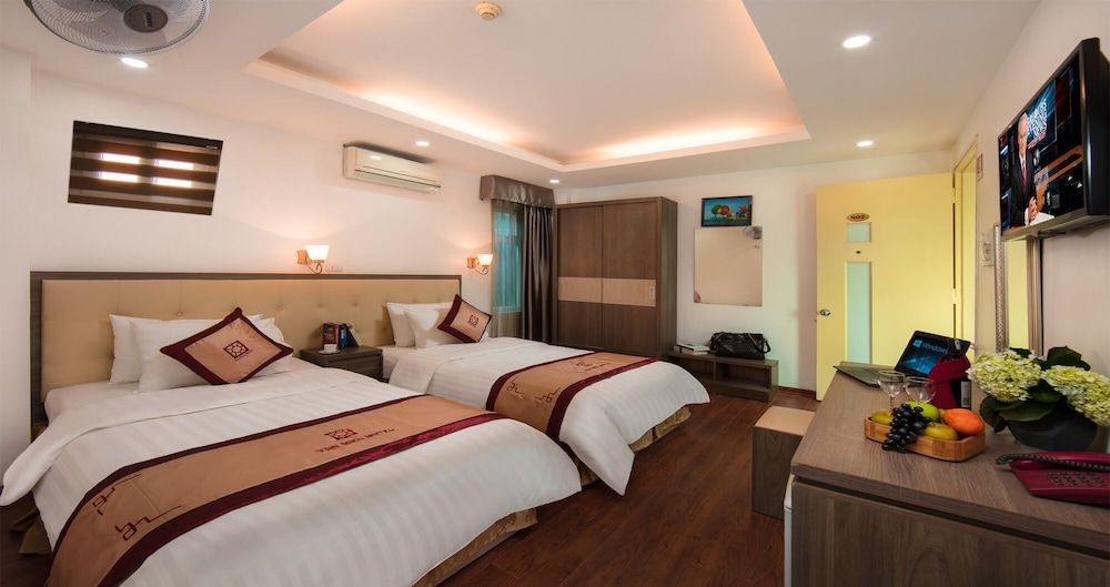 undefined Van Mieu Hotel 4