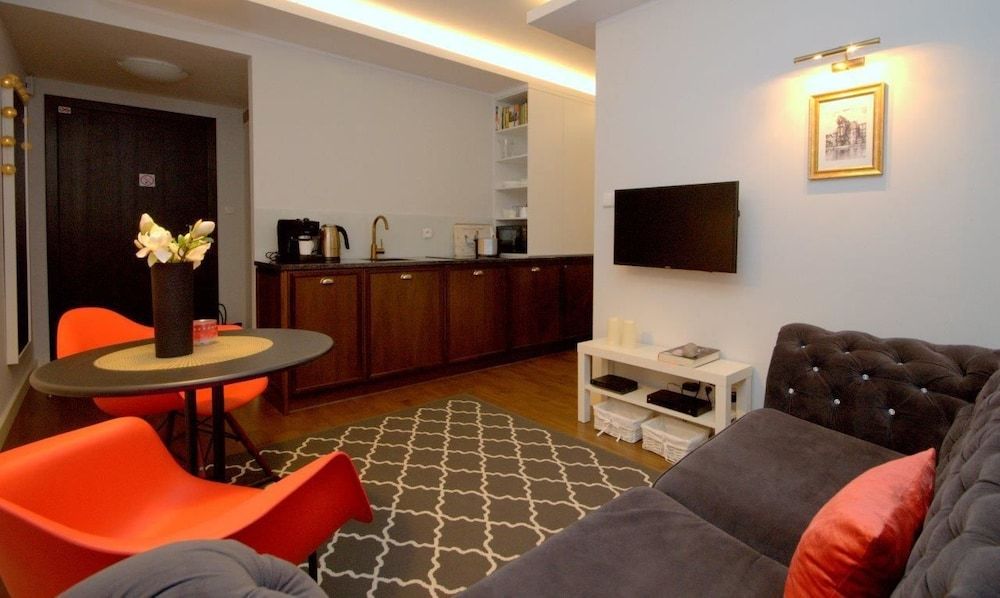 undefined IRS ROYAL APARTMENTS - IRS Old Town 8