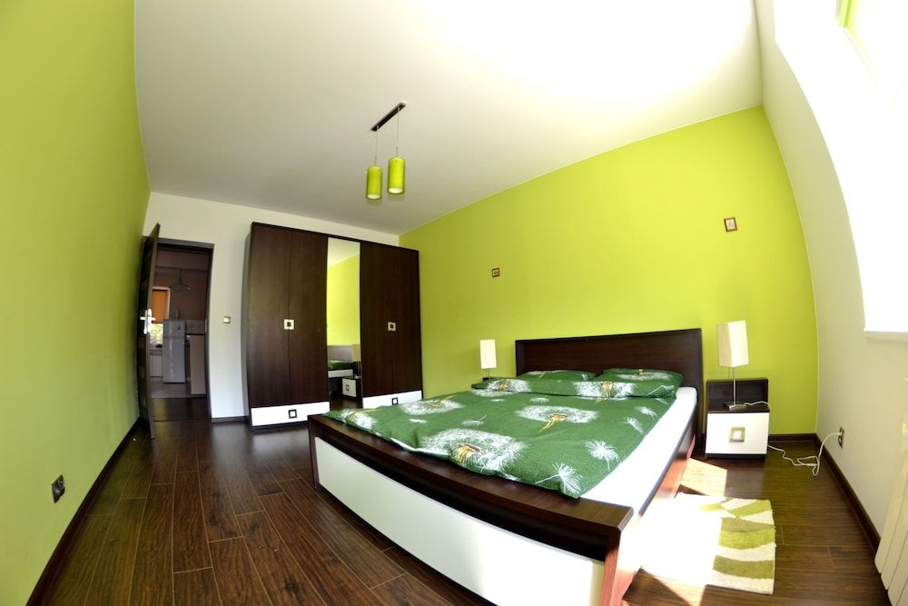 Comfort Apartment, 2 Bedrooms, Balcony, Mountain View