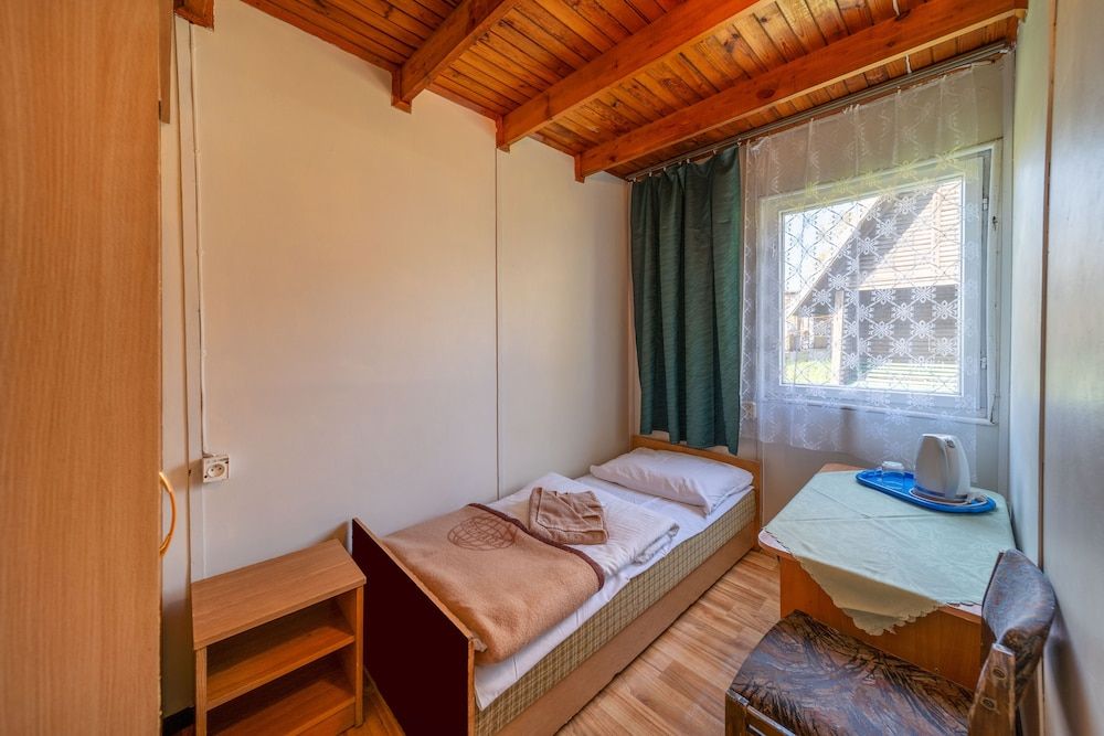 Single Room, Shared Bathroom