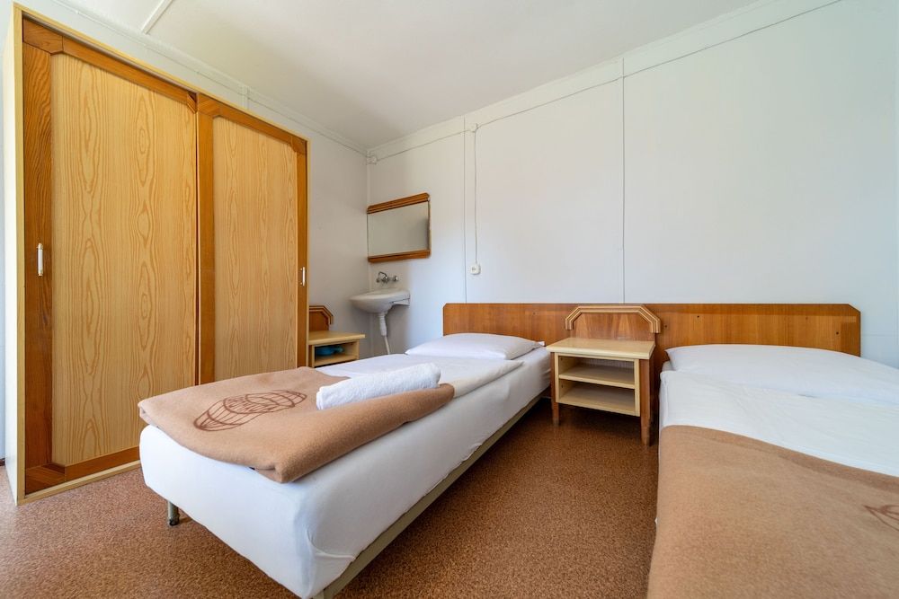 Economy Twin Room (bathroom in another building)