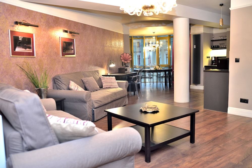 Deluxe Apartment