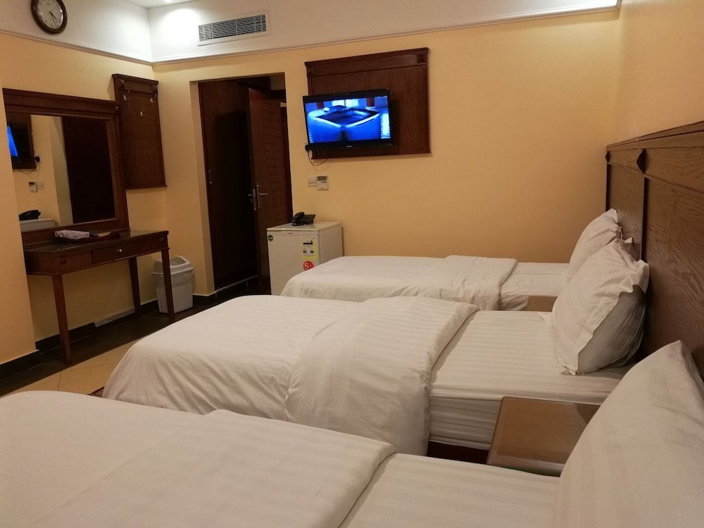 Jewar Al Bait Hotel Triple Room 6