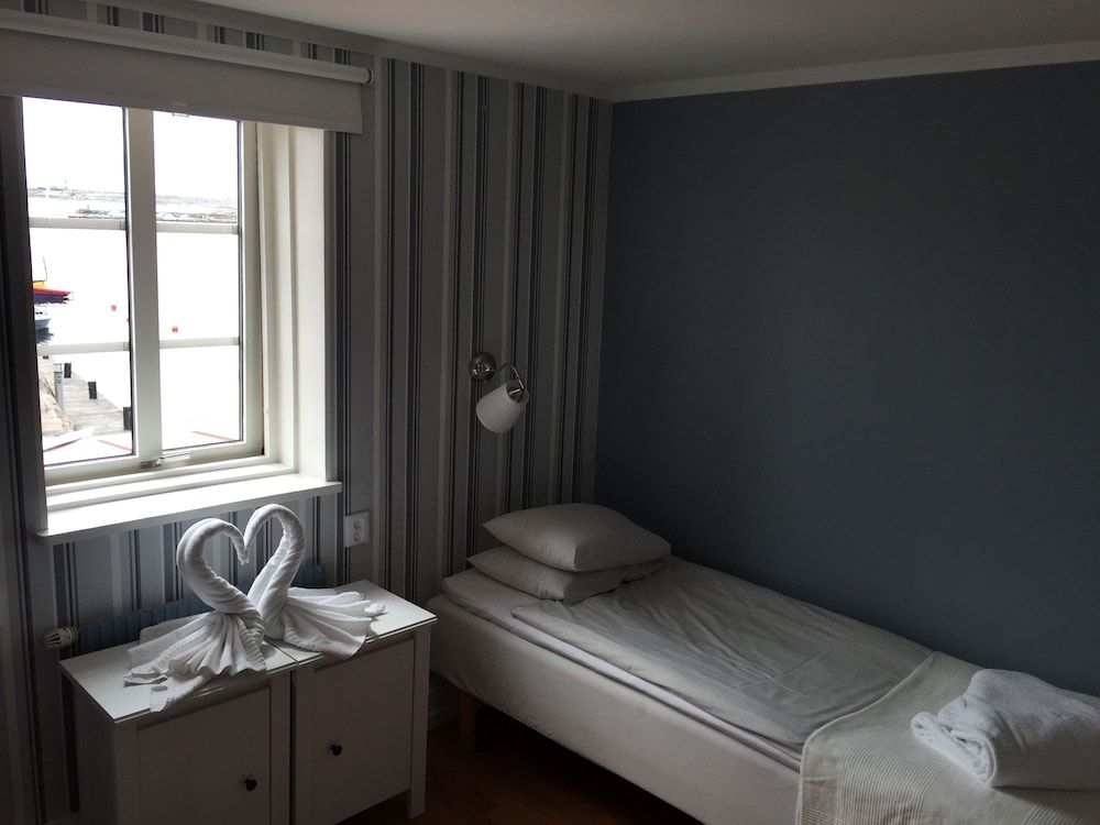 Standard Twin Room, 2 Twin Beds, Shared Bathroom, Harbor View