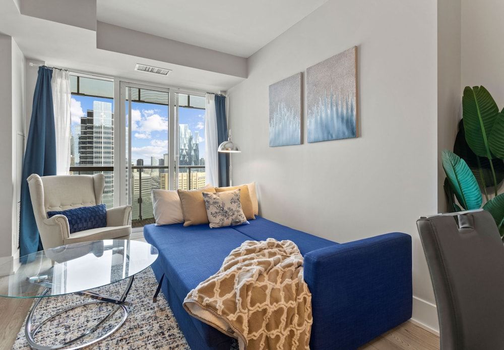 Applewood Suites - CN Tower & Convention Deluxe Condo, 2 Bedrooms, Non Smoking, City View 4