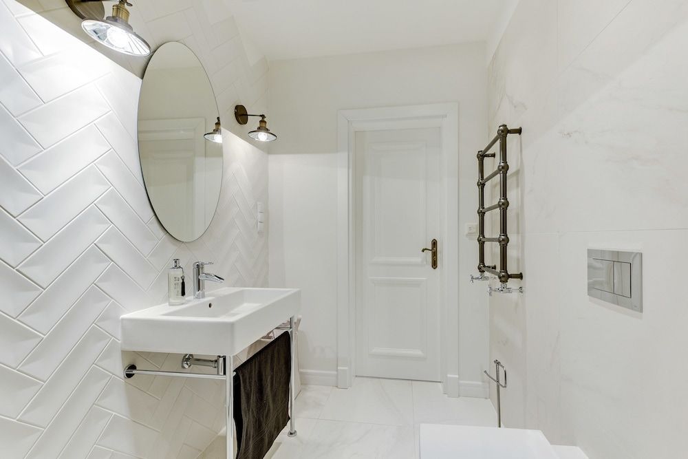 Navy Group - Lion's Castle Exclusive Apartment, 1 Queen Bed with Sofa bed (Dluga 35/2) 7