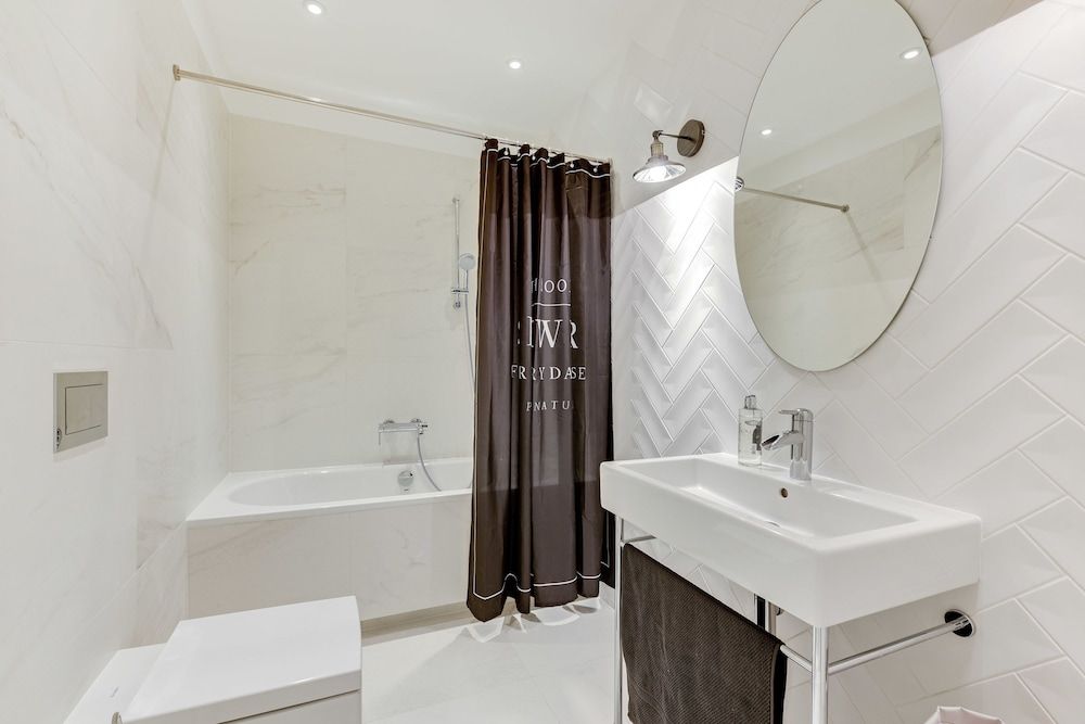 Navy Group - Lion's Castle Exclusive Apartment, 1 Queen Bed with Sofa bed (Dluga 35/2) 5