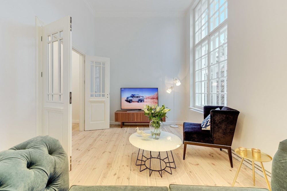 Navy Group - Lion's Castle Exclusive Apartment, 1 Queen Bed with Sofa bed (Dluga 35/2) 12