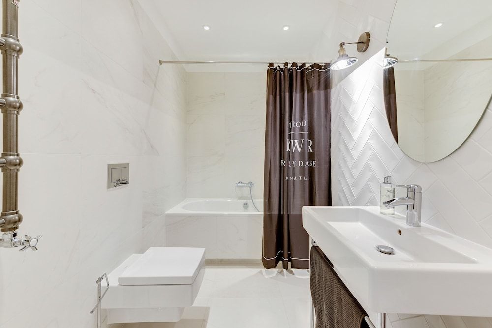 Navy Group - Lion's Castle Exclusive Apartment, 1 Queen Bed with Sofa bed (Dluga 35/2) 6