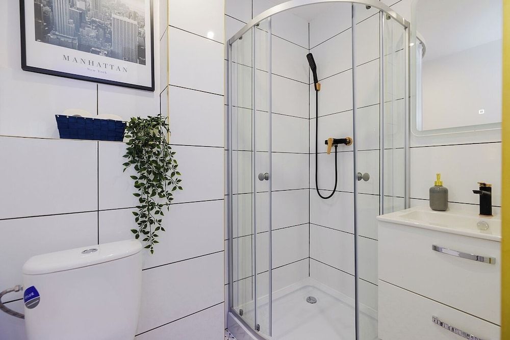 UNIT Short Rent Apartment by Warsaw Metro Station Apartment (max 8 person) 56