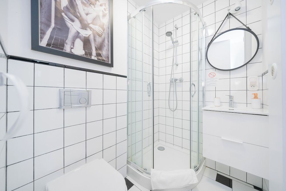 UNIT Short Rent Apartment by Warsaw Metro Station Apartment (max 8 person) 53