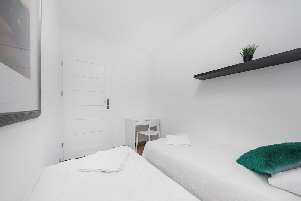 UNIT Short Rent Apartment by Warsaw Metro Station Apartment (max 8 person) 4