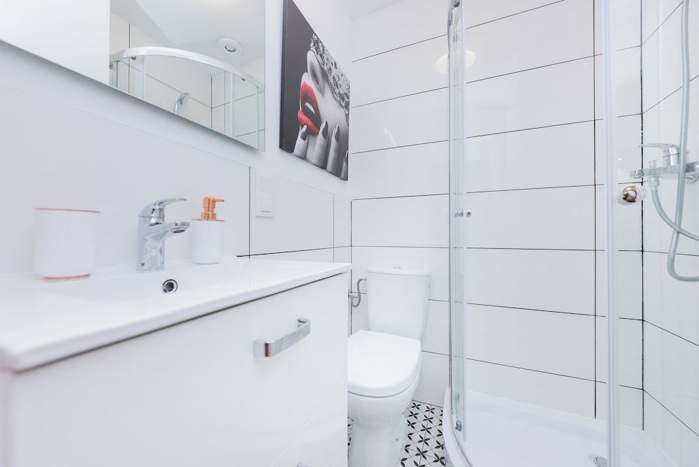 UNIT Short Rent Apartment by Warsaw Metro Station Apartment (max 8 person) 50