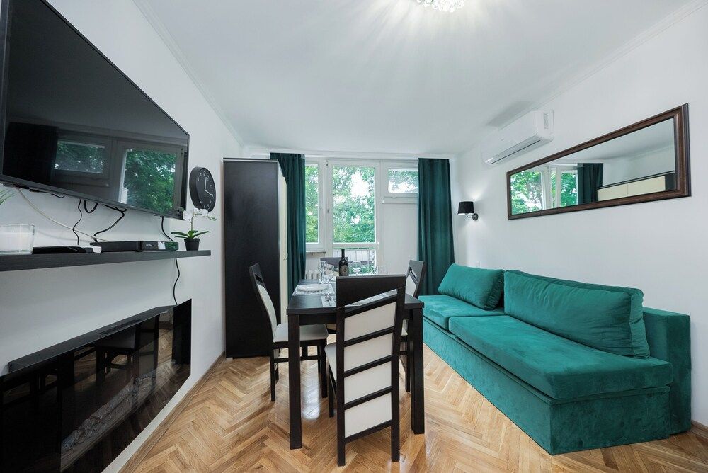 UNIT Short Rent Apartment by Warsaw Metro Station Apartment (max 8 person) 5