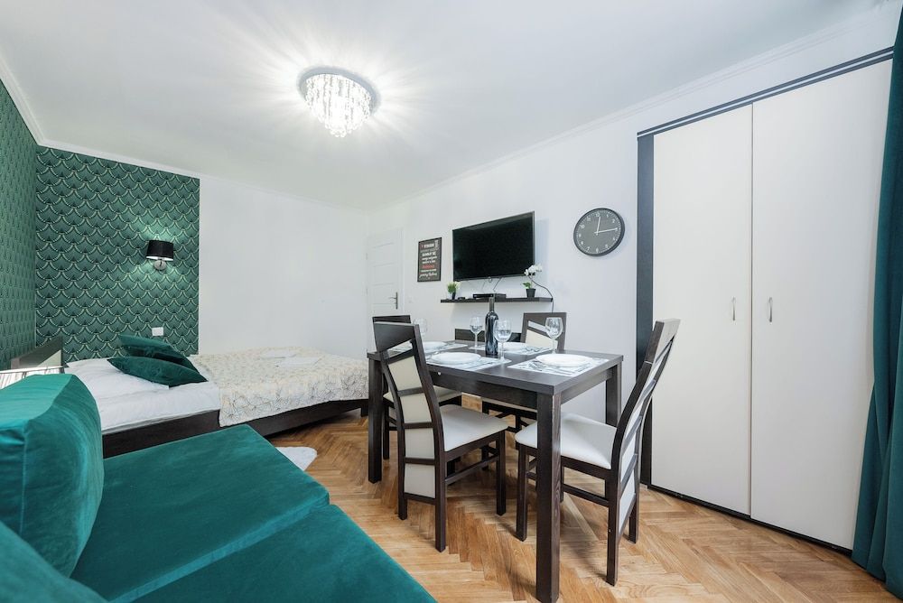 UNIT Short Rent Apartment by Warsaw Metro Station Apartment (max 8 person) 8