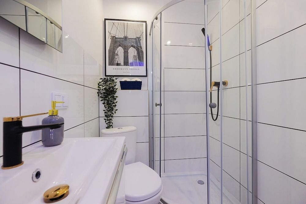 UNIT Short Rent Apartment by Warsaw Metro Station Apartment (max 8 person) 55