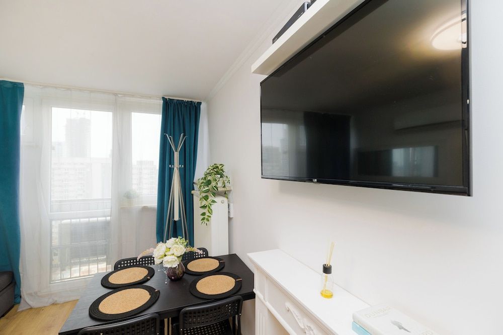 UNIT Short Rent Apartment by Warsaw Metro Station Apartment (max 8 person) 75
