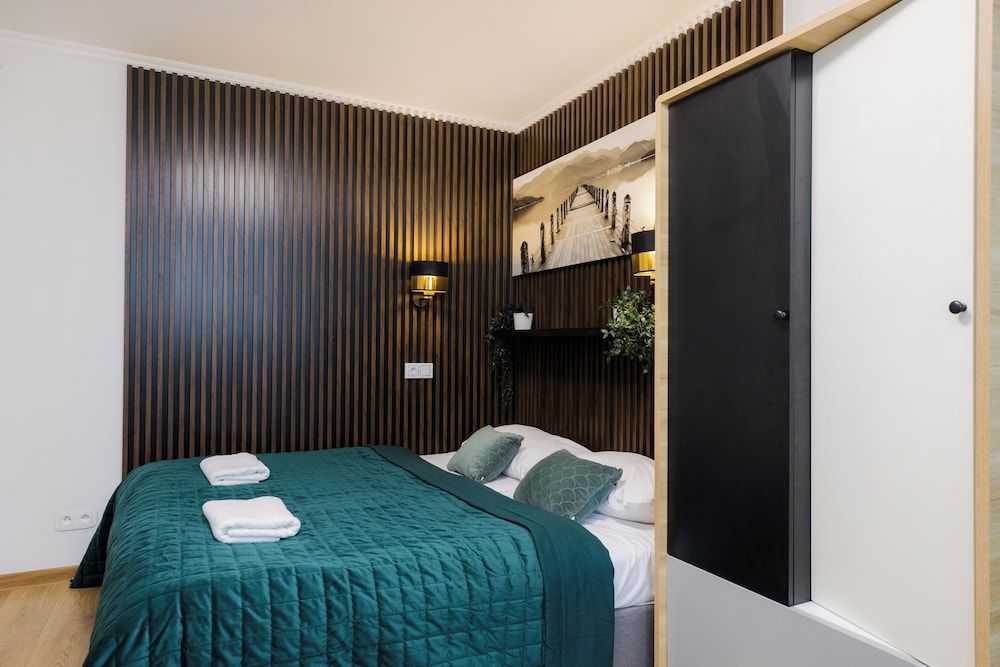 UNIT Short Rent Apartment by Warsaw Metro Station Apartment (max 8 person) 40