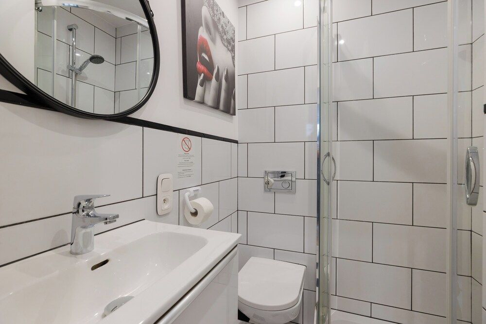 UNIT Short Rent Apartment by Warsaw Metro Station Apartment (max 8 person) 51