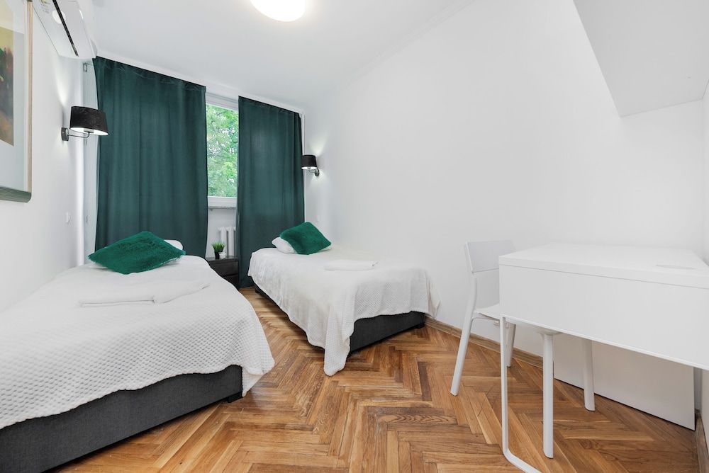 UNIT Short Rent Apartment by Warsaw Metro Station Apartment (max 8 person) 9