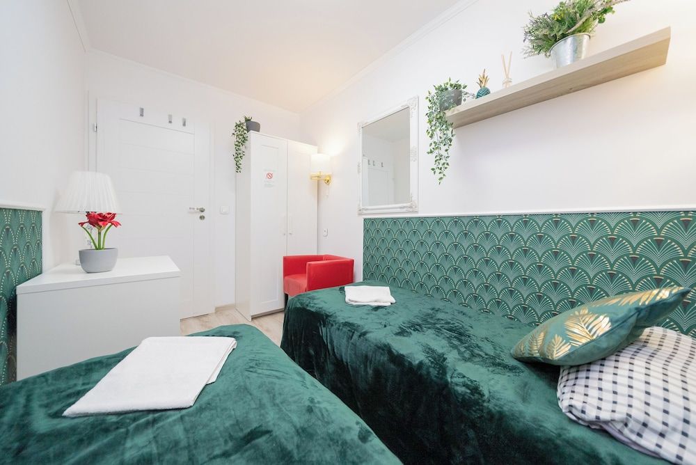 UNIT Short Rent Apartment by Warsaw Metro Station Apartment (max 8 person) 71