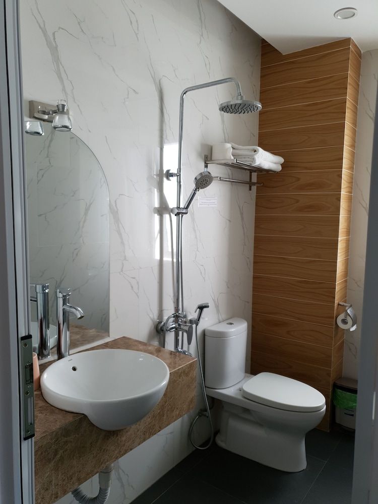 Phuong Anh Golf Valley Hotel Deluxe Room 8