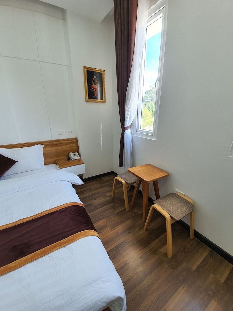 Phuong Anh Golf Valley Hotel Deluxe Room 4