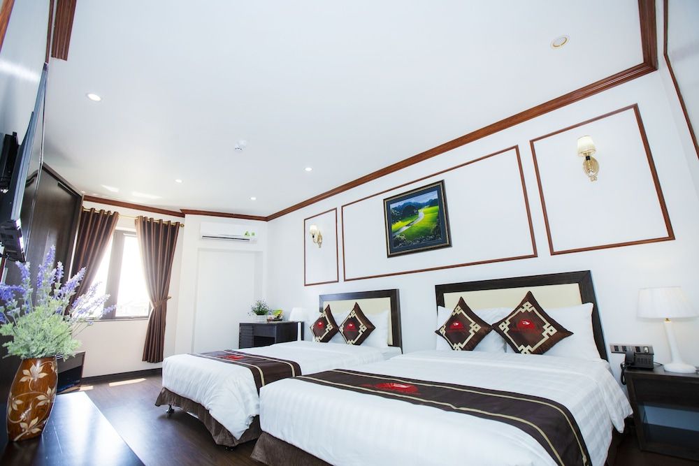 Hoang Hai Hotel Family Room 7