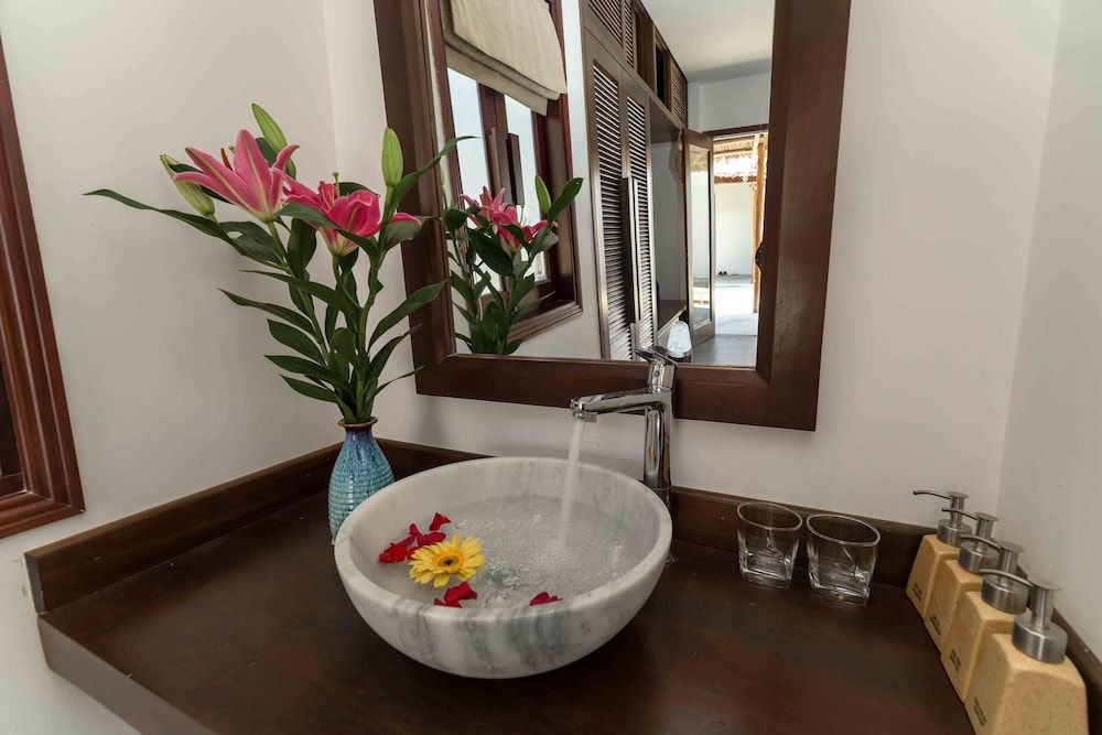 An Bang Seastar Boutique Villa Deluxe Room, Bathtub, Garden View 7