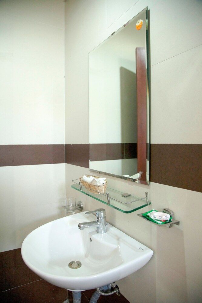 Hoang Thuy Sinh Hotel Basic Quadruple Room, 1 Bedroom 7